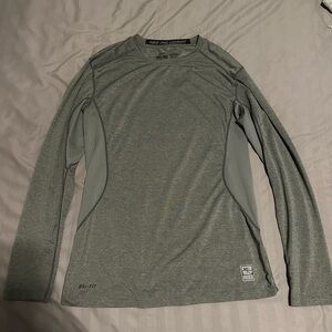 GREY NIKE long sleeve athletic shirt